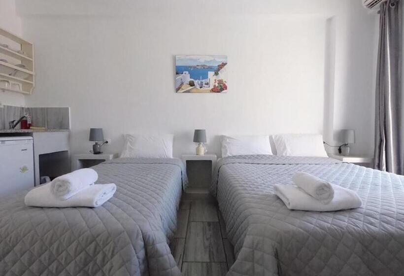 חדר סטנדרט לשלושה עם נוף לבריכה, Anny Studios & Rooms Perissa Beach