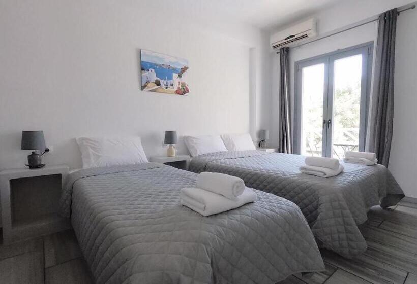 חדר סטנדרט לשלושה עם נוף לבריכה, Anny Studios & Rooms Perissa Beach