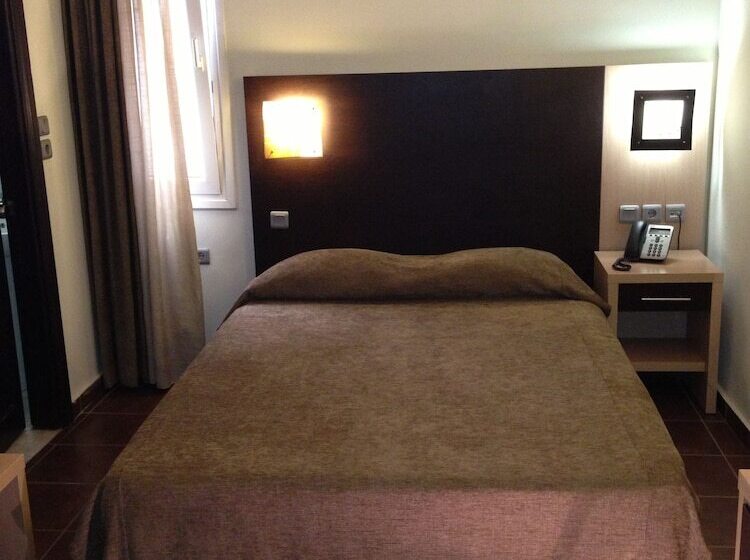 اتاق استاندارد یک نفره, Anessis