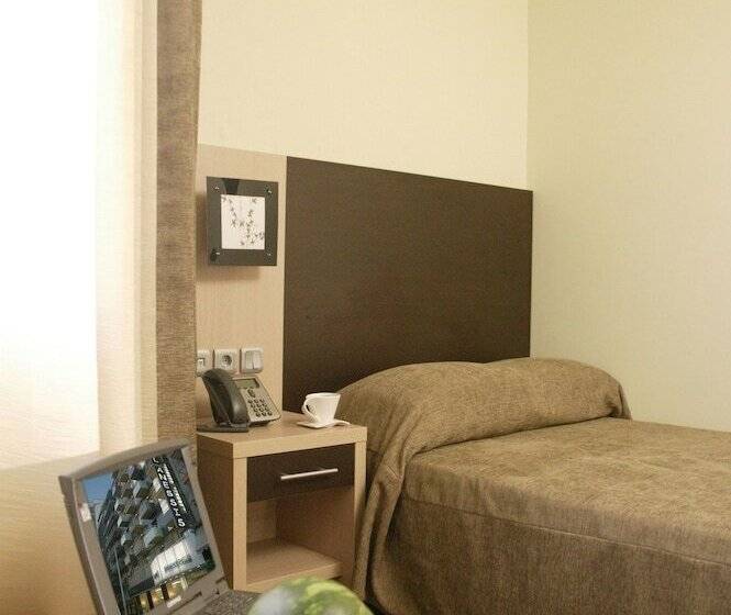 غرفة قياسية فردية, Anessis