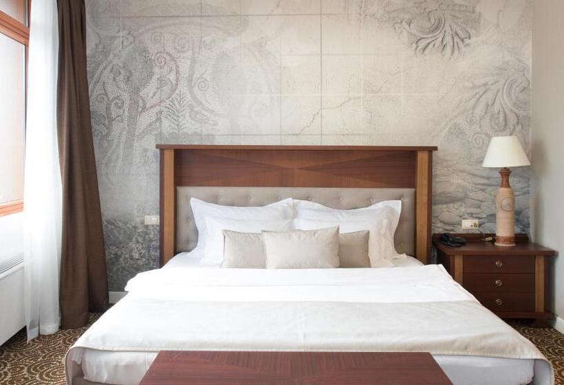 ジュニアスイート, Arena Di Serdica