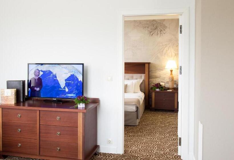 デラックススイート, Arena Di Serdica