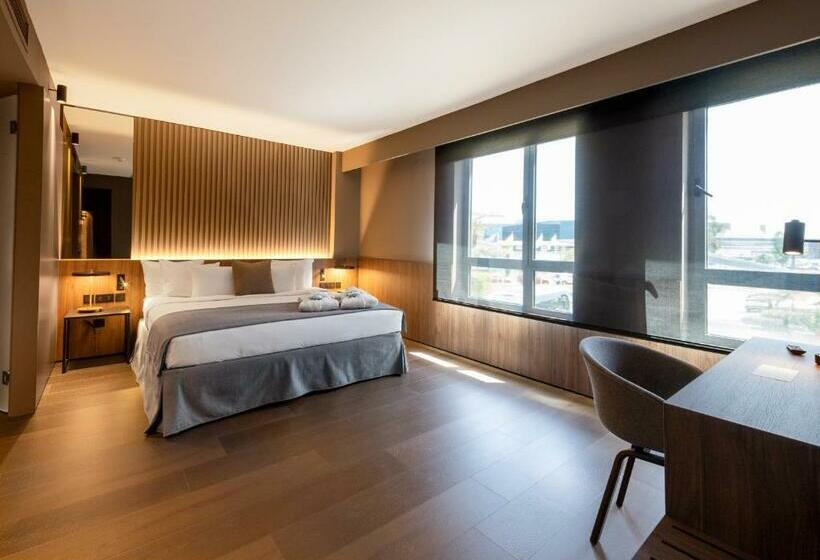 جناح عائلي, Bah Barcelona Airport