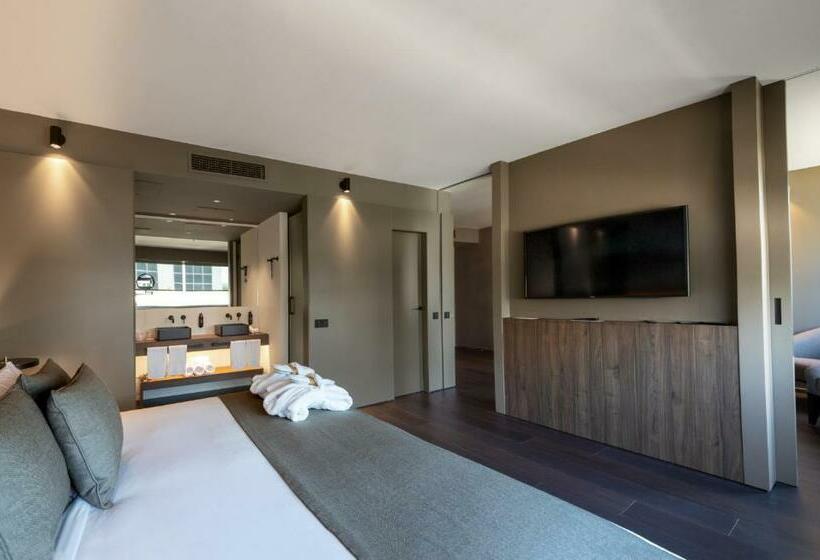 جناح عائلي, Bah Barcelona Airport