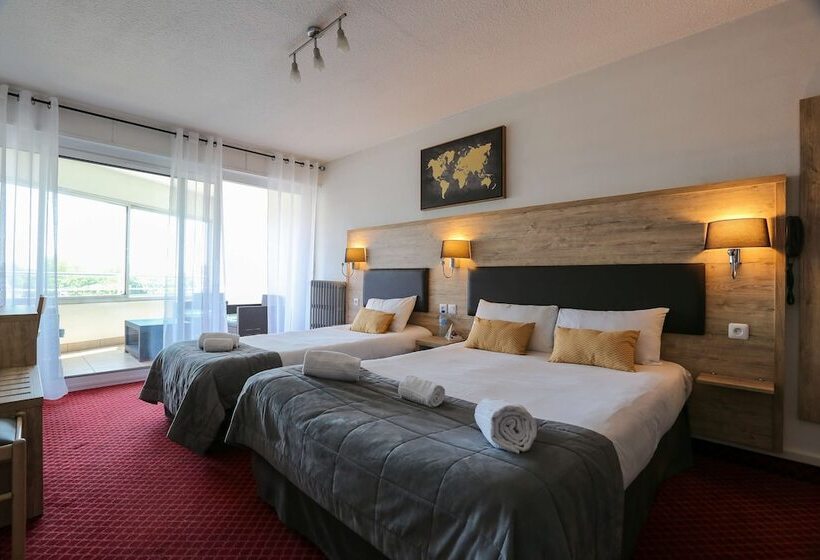 Номер Стандарт Трехместный, Brit Hotel Bleu Nuit