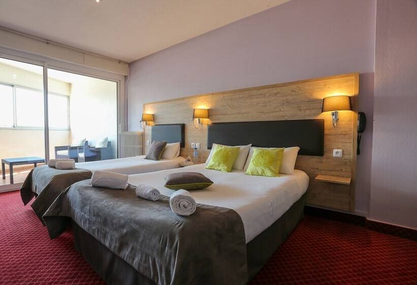 Номер Стандарт Трехместный, Brit Hotel Bleu Nuit