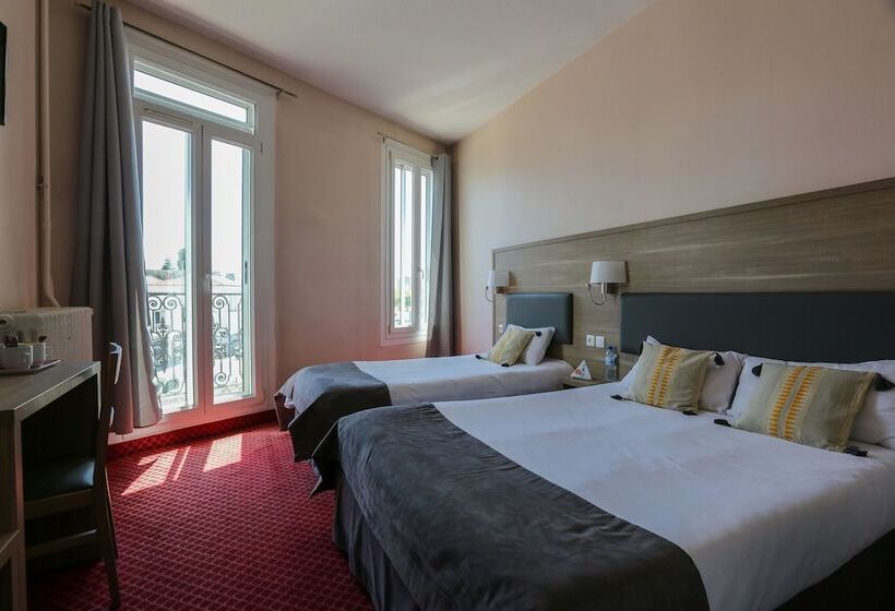 Номер Стандарт Трехместный, Brit Hotel Bleu Nuit