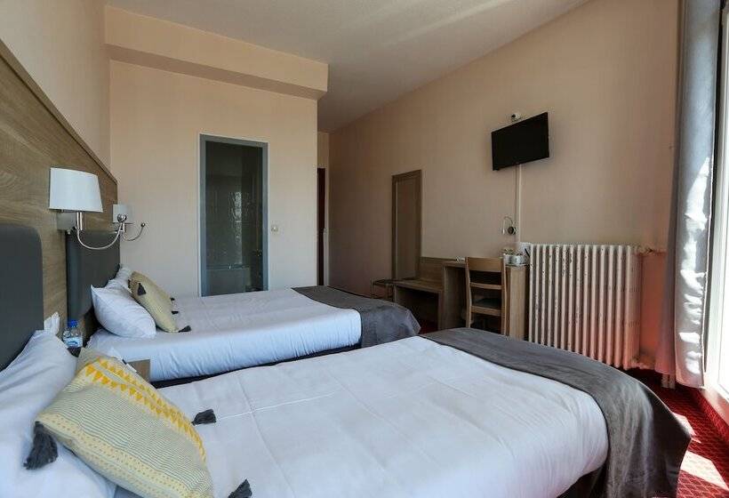 Номер Стандарт Трехместный, Brit Hotel Bleu Nuit