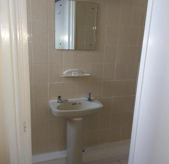 חדר סטנדרט יחיד, The Crown