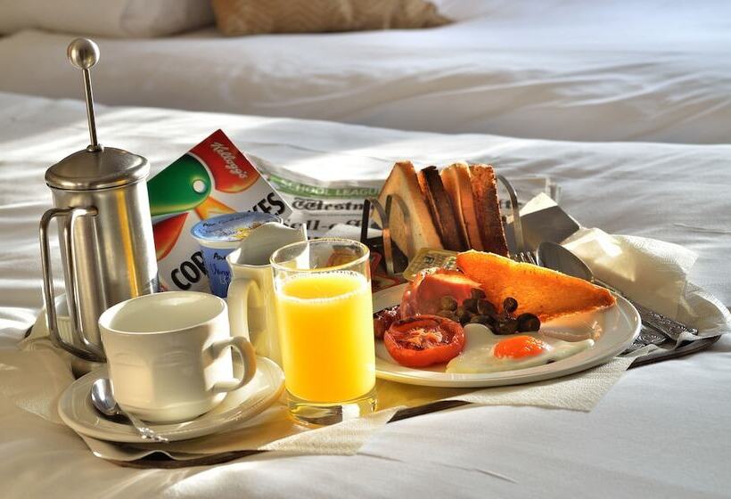 חדר משפחתי, Damson Dene