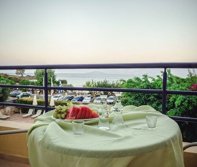 غرفة قياسية ثلاثية, Faedra Beach