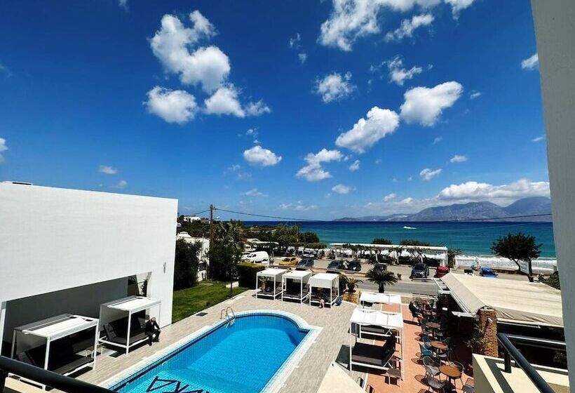 غرفة قياسية ثلاثية, Faedra Beach