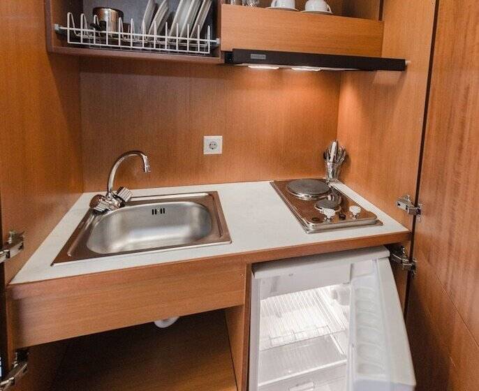 غرفة قياسية ثلاثية, Faedra Beach