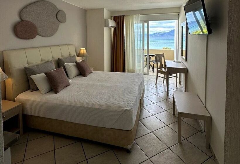 חדר סטנדרט לשלושה, Faedra Beach