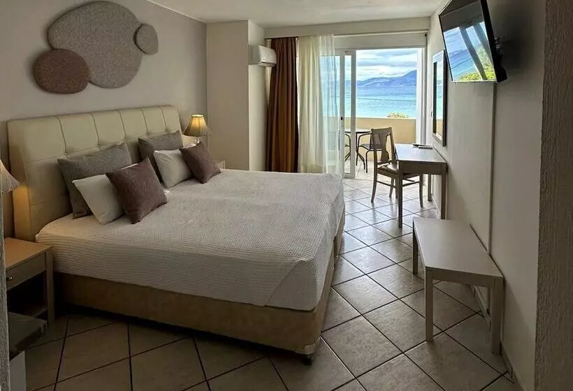 اتاق استاندارد سه نفره, Faedra Beach