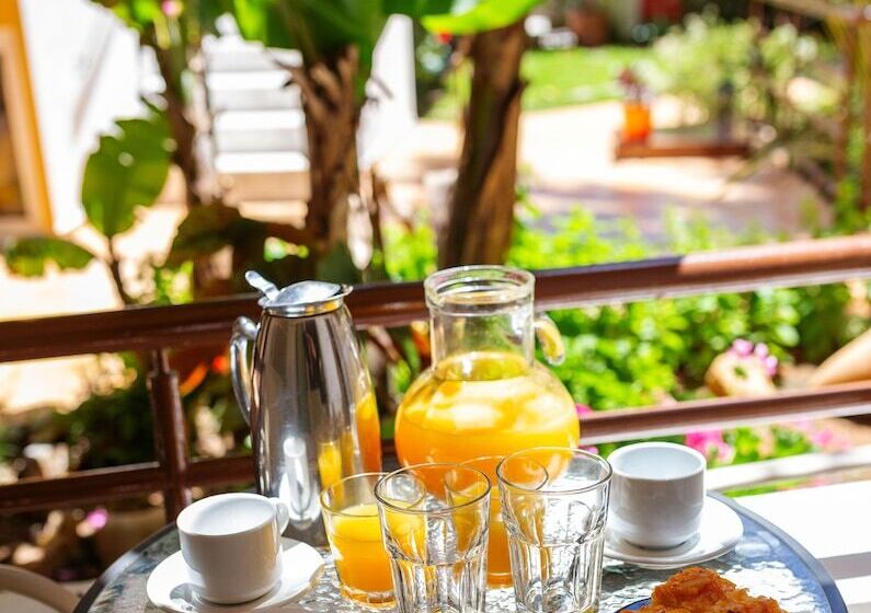 جناح عائلي, Faedra Beach