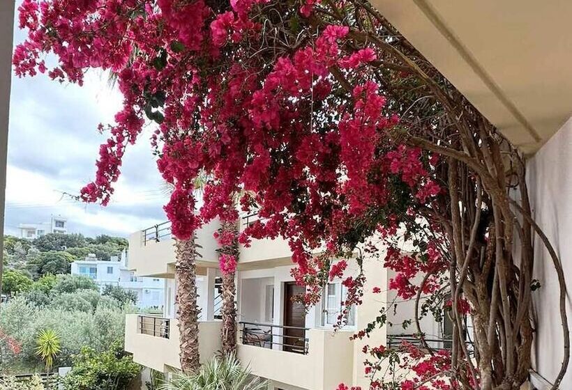 סוויטה משפחתית, Faedra Beach