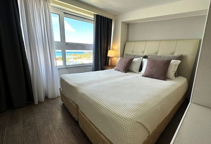 جناح عائلي, Faedra Beach