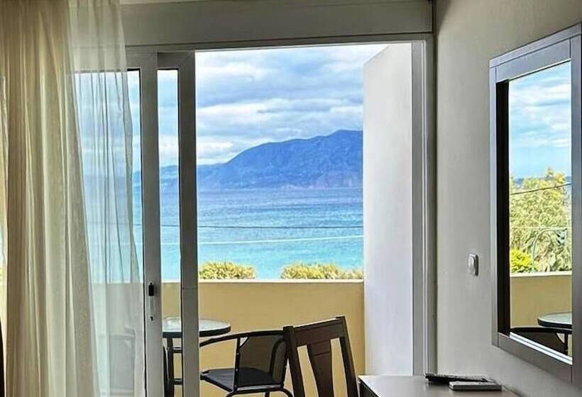 חדר סטנדרט לשלושה, Faedra Beach