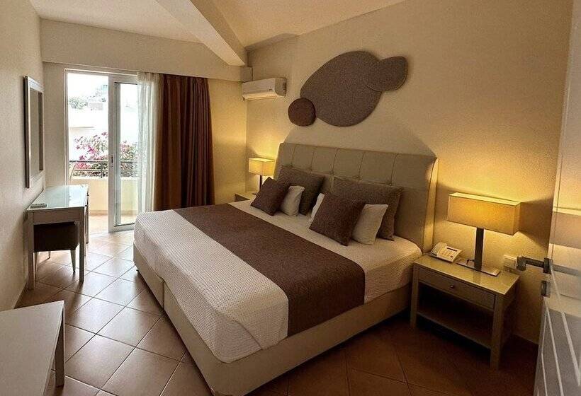 جناح عائلي, Faedra Beach