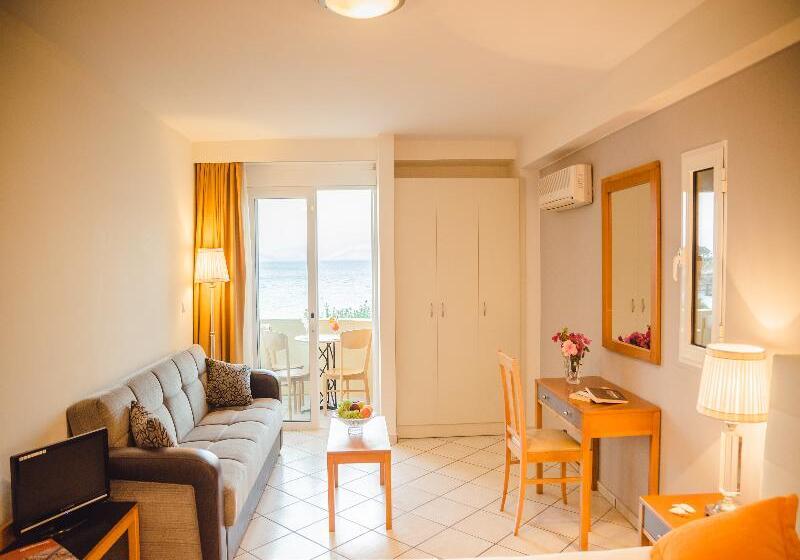 חדר סטנדרט לשלושה, Faedra Beach