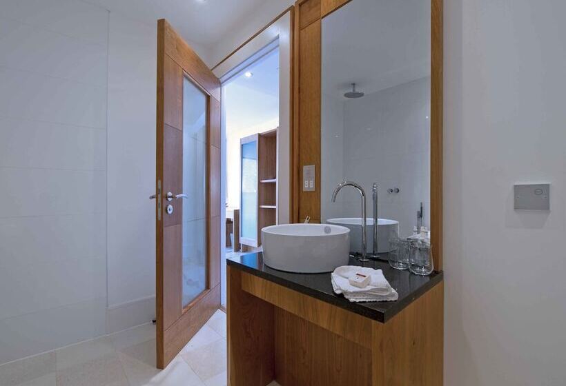 جناح, Hope Street