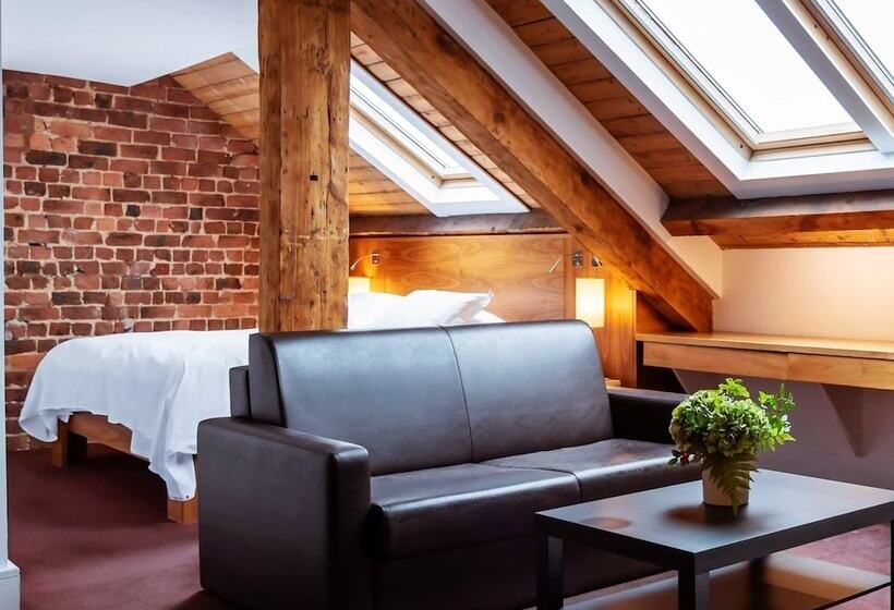 스탠다드 스튜디오, Hope Street