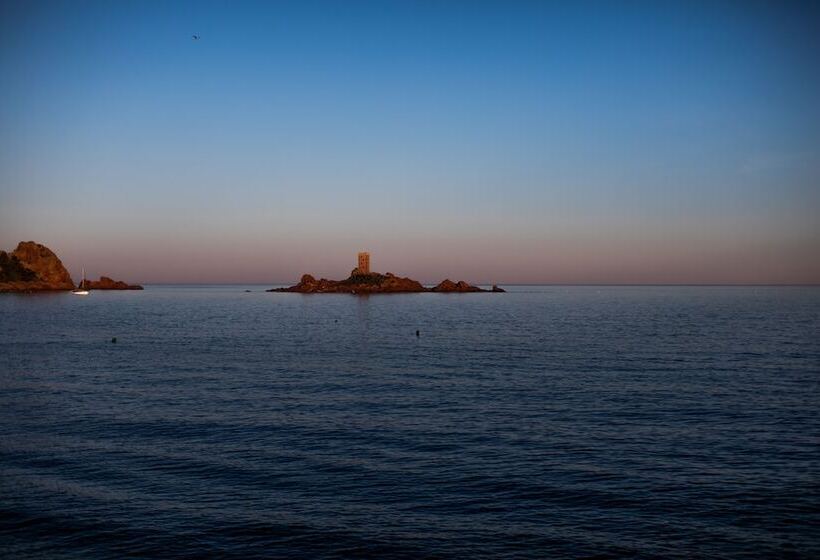 豪华海景房, Les Roches Rouges, A Beaumier