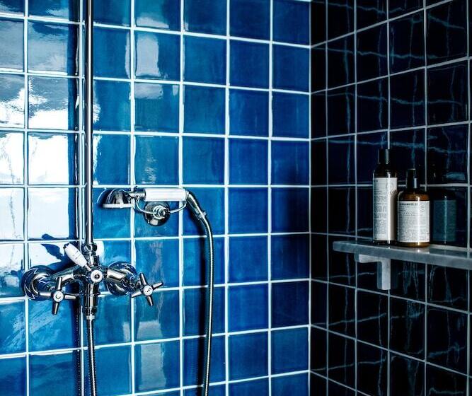 高级海景房, Les Roches Rouges, A Beaumier