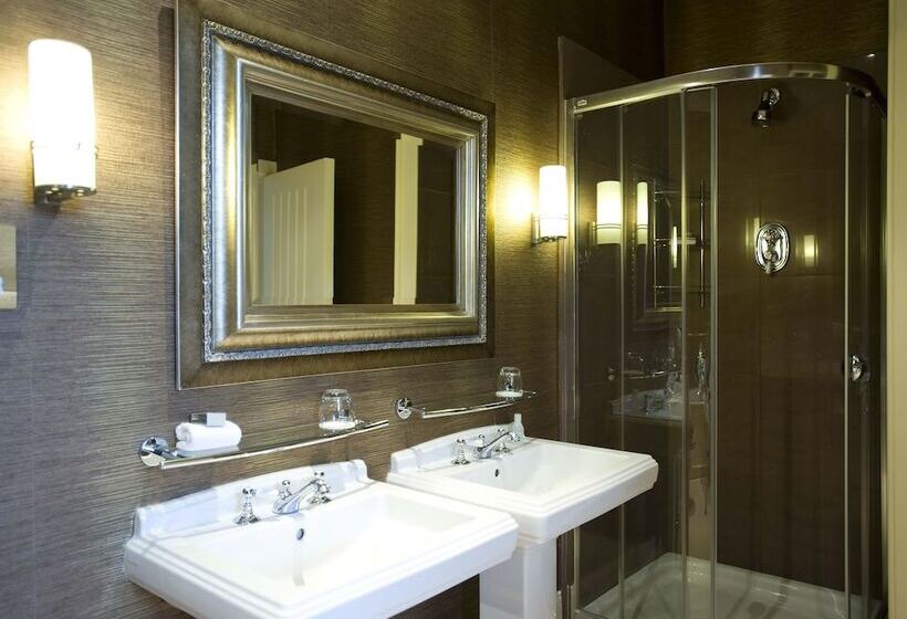 جناح جونيور, Mar Hall Golf & Spa Resort