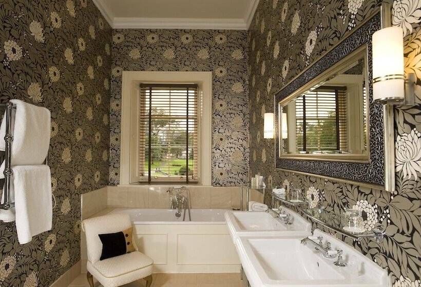 جناح جونيور, Mar Hall Golf & Spa Resort