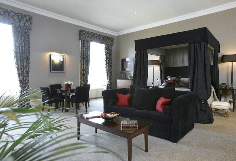 جناح جونيور, Mar Hall Golf & Spa Resort