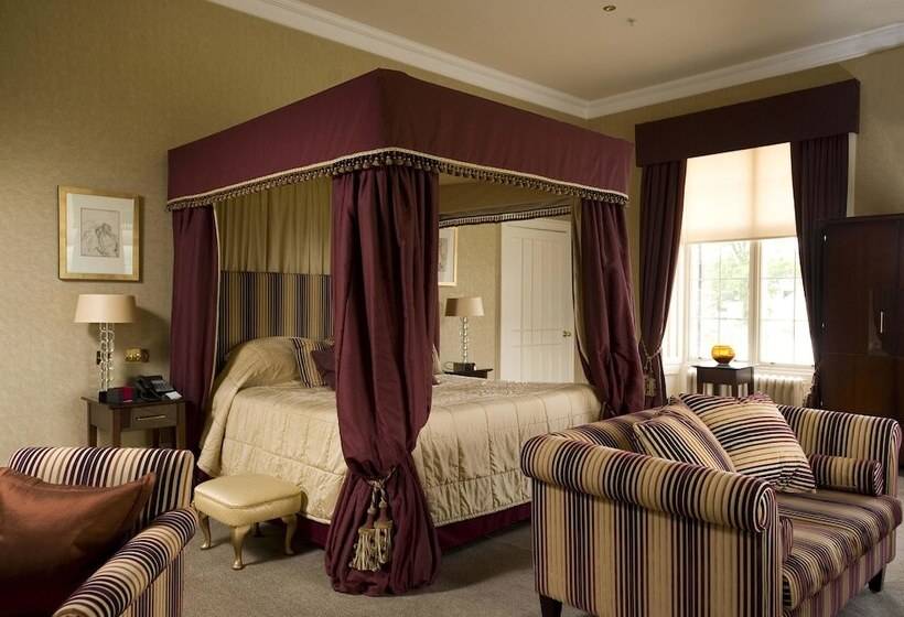 جناح جونيور, Mar Hall Golf & Spa Resort