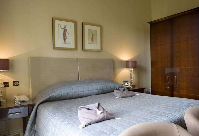 جناح جونيور, Mar Hall Golf & Spa Resort