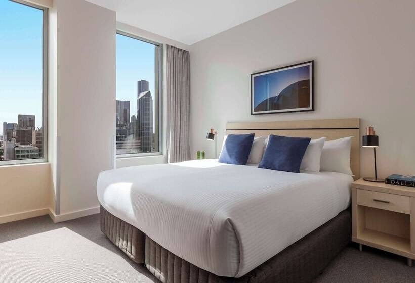 إستوديو قياسى, Oaks Melbourne On Market