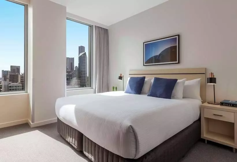استودیوی استاندارد, Oaks Melbourne On Market