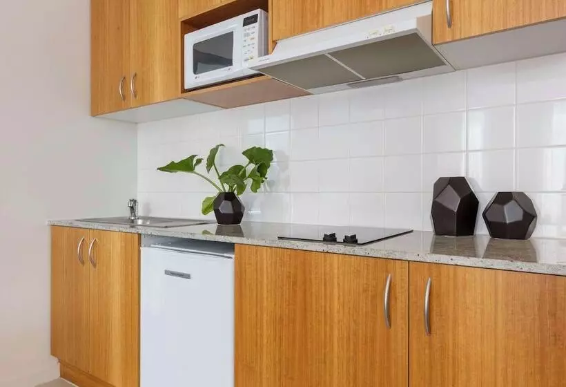استودیوی استاندارد با چشم‌انداز شهر, Oaks Melbourne On Market