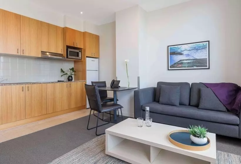 1 Bedroom Apartment City View, Oaks Melbourne On Market