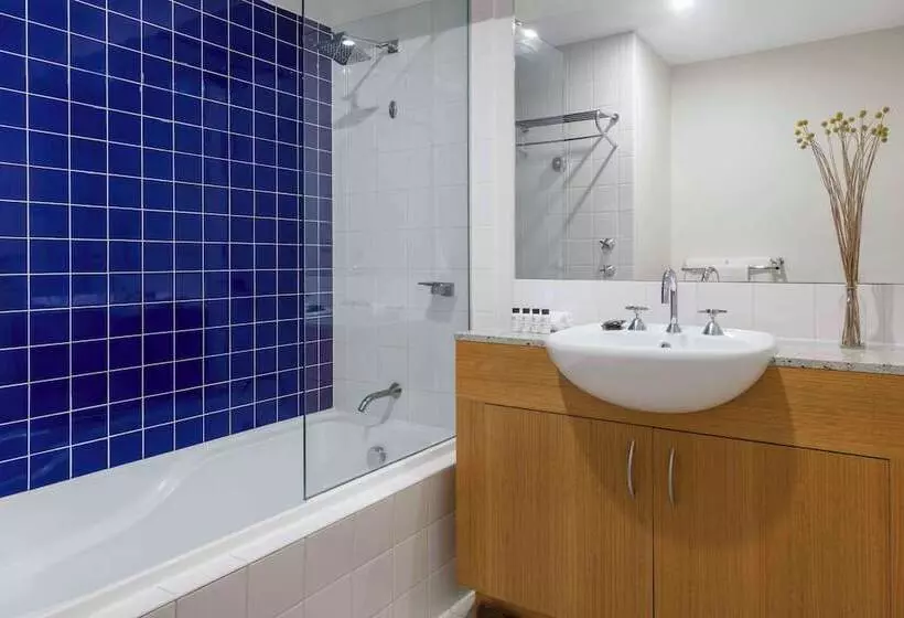 استودیوی پریمیوم, Oaks Melbourne On Market