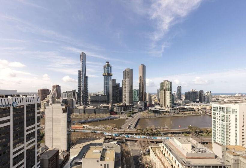 프리미엄 스튜디오, Oaks Melbourne On Market