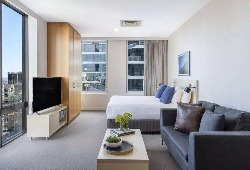 استودیوی پریمیوم, Oaks Melbourne On Market