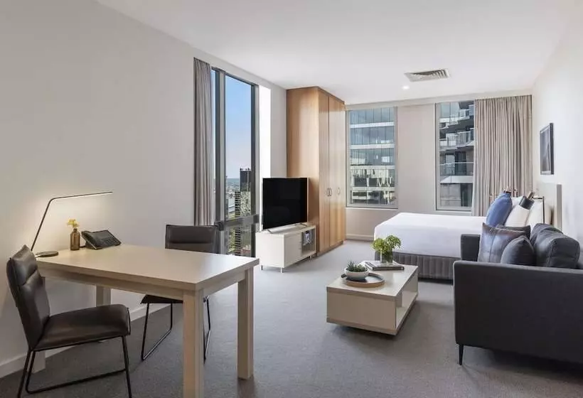 استودیوی پریمیوم, Oaks Melbourne On Market