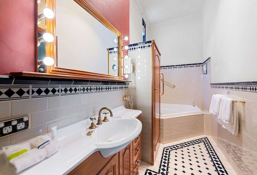 Люкс, Quality Hotel Colonial Launceston