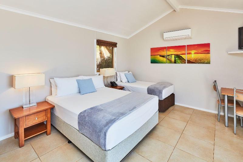 اتاق استاندارد با چشمانداز استخر, Rac Monkey Mia Dolphin Resort