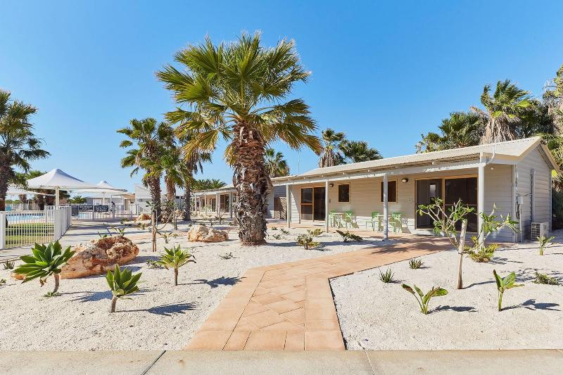 اتاق استاندارد با چشمانداز استخر, Rac Monkey Mia Dolphin Resort