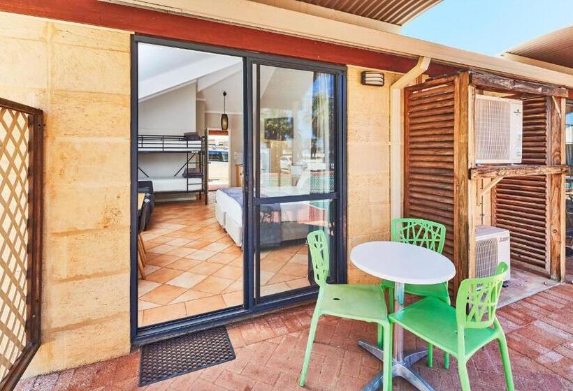 استودیو خانوادگی, Rac Monkey Mia Dolphin Resort