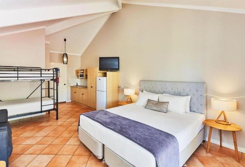 استودیو خانوادگی, Rac Monkey Mia Dolphin Resort