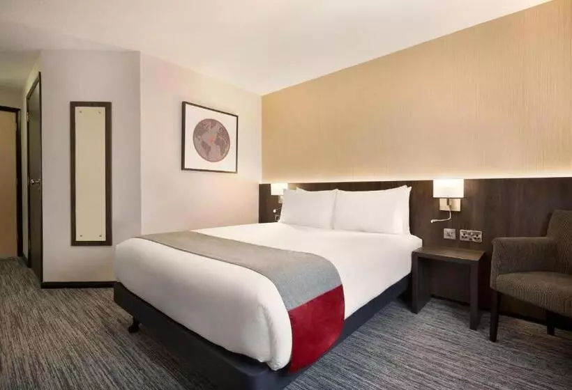 身障者適用スタンダードルーム, Ramada By Wyndham Bristol West