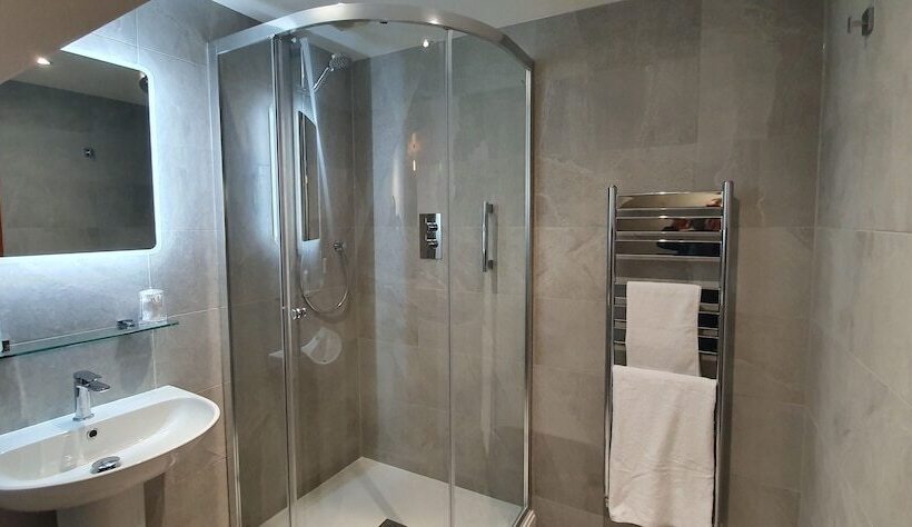 Номер Стандарт Трехместный, The Lawn Guest House Gatwick