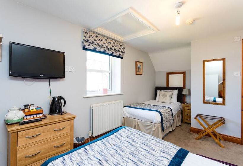 Номер Стандарт Трехместный, The Lawn Guest House Gatwick
